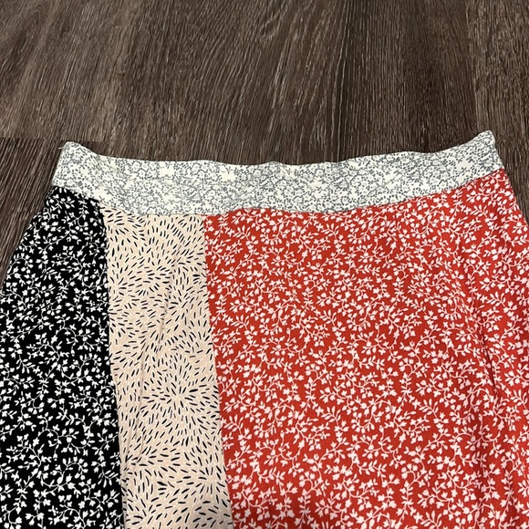 Skirt- Skies are Blue - Picture 3 of 9